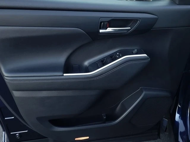 2023 Toyota Highlander - Image 9 of 12