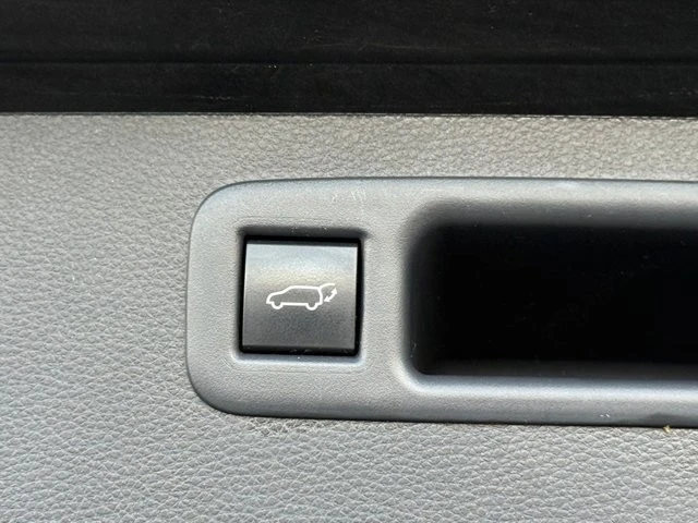 2023 Toyota Highlander - Image 17 of 21