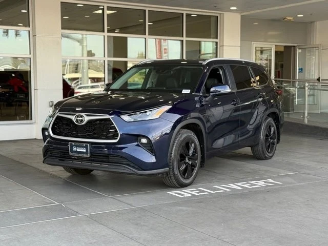 2023 Toyota Highlander - Image 2 of 21