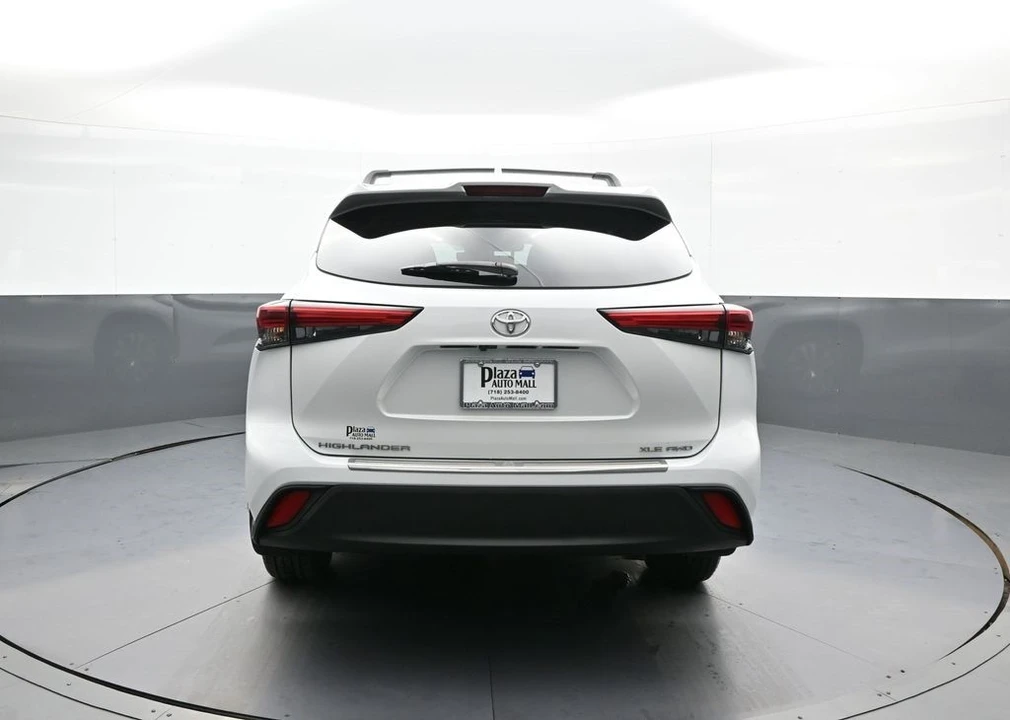 2023 Toyota Highlander - Image 7 of 12
