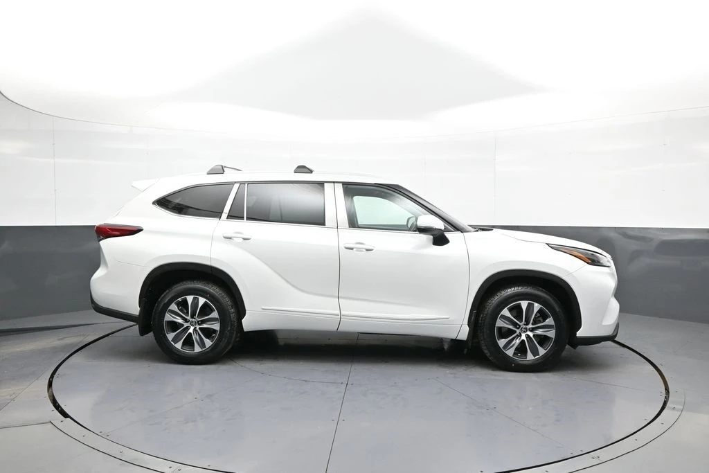 2023 Toyota Highlander - Image 5 of 12