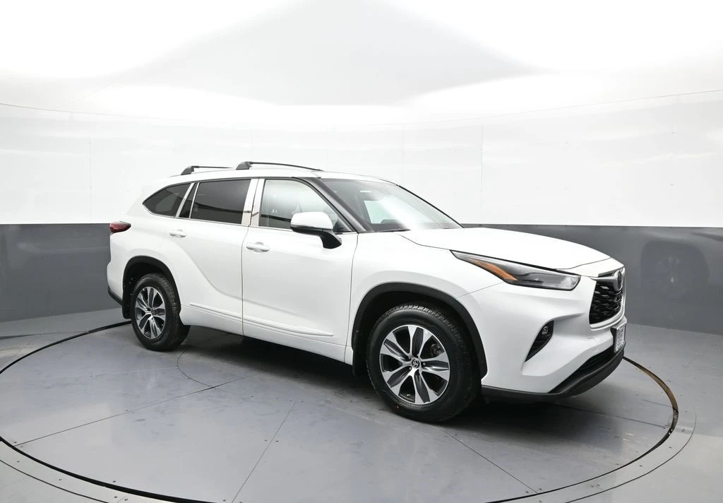 2023 Toyota Highlander - Image 4 of 12