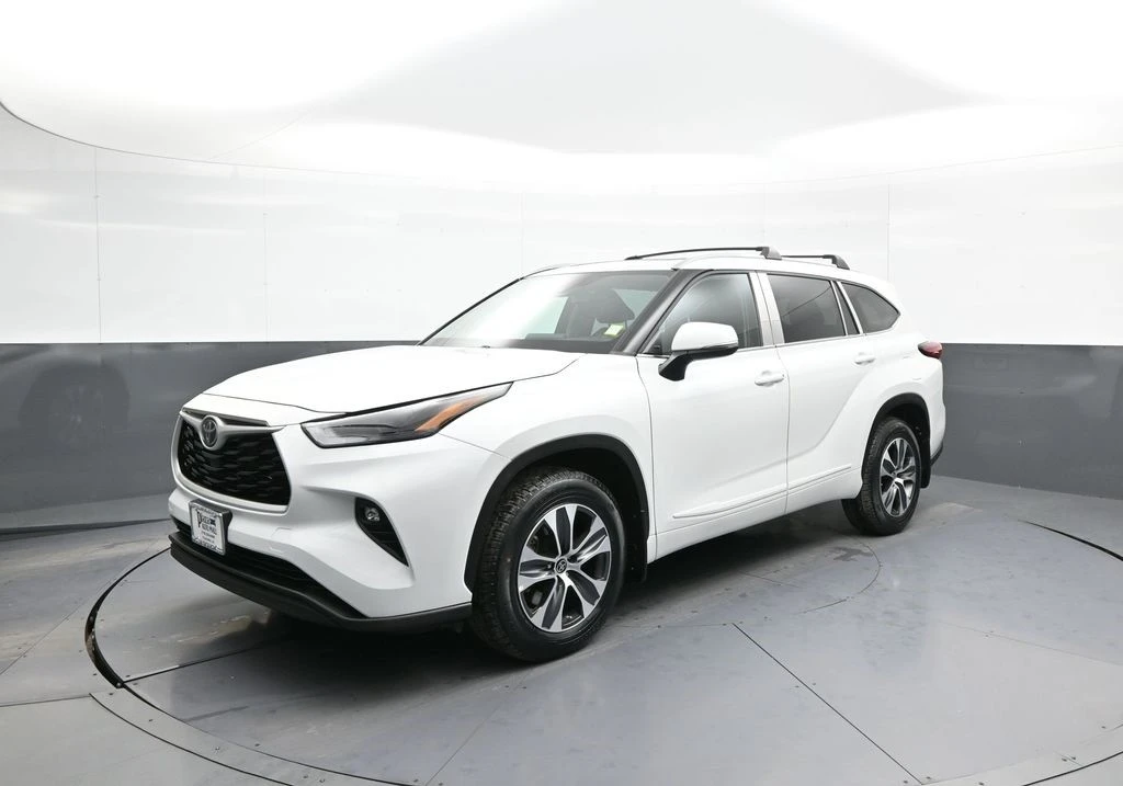 2023 Toyota Highlander - Image 10 of 12