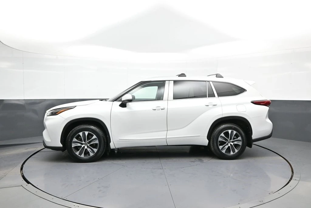 2023 Toyota Highlander - Image 9 of 12