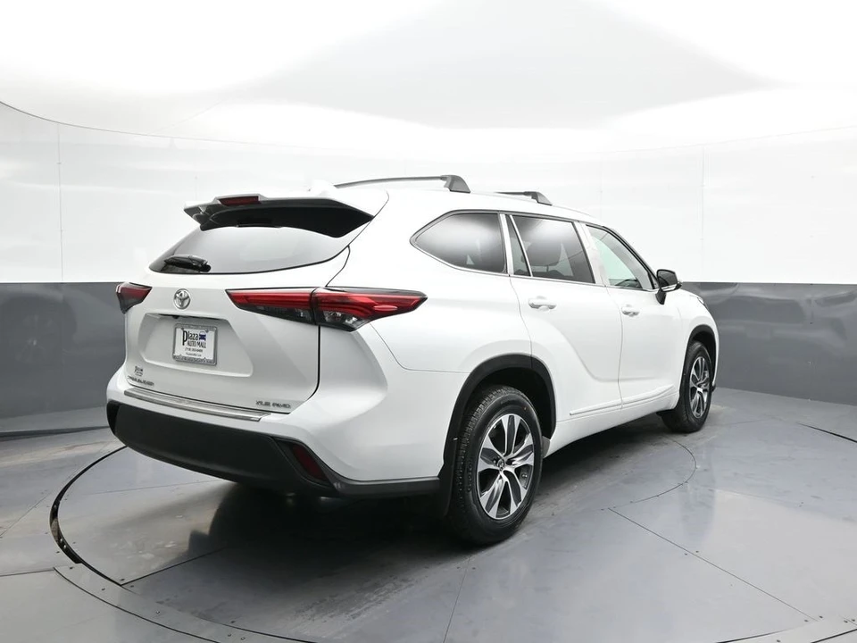 2023 Toyota Highlander - Image 6 of 12