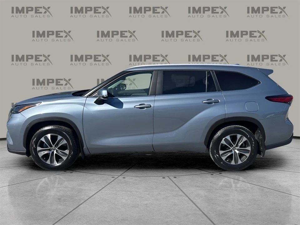 2023 Toyota Highlander - Image 2 of 12