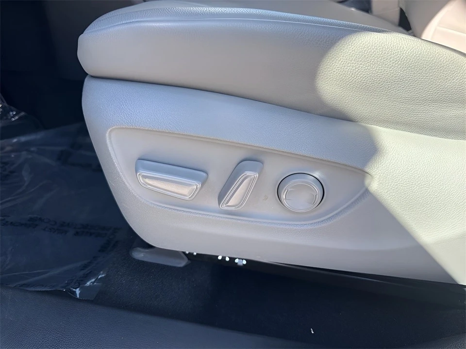 2023 Toyota Highlander - Image 10 of 12