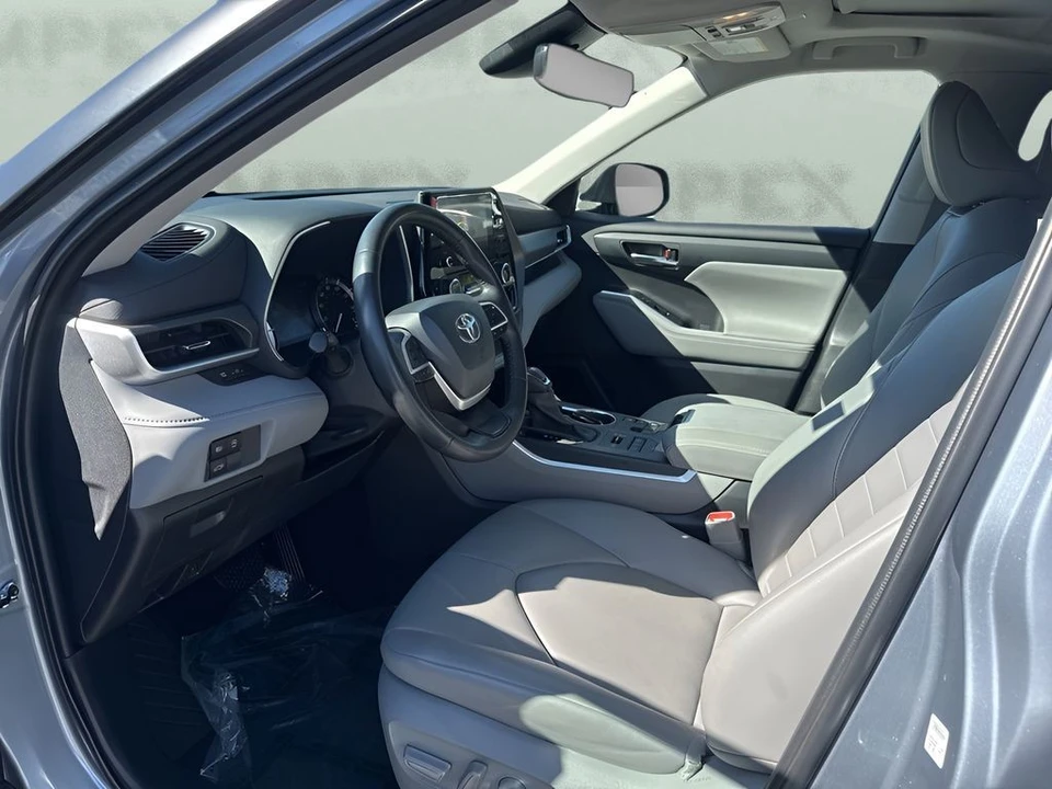 2023 Toyota Highlander - Image 9 of 12