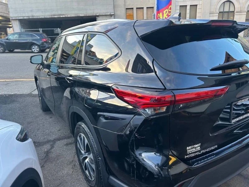 2023 Toyota Highlander - Image 3 of 12