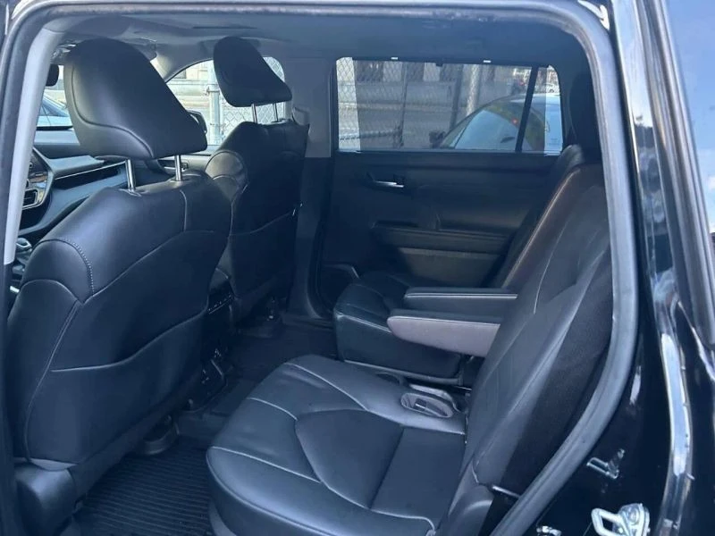 2023 Toyota Highlander - Image 9 of 12
