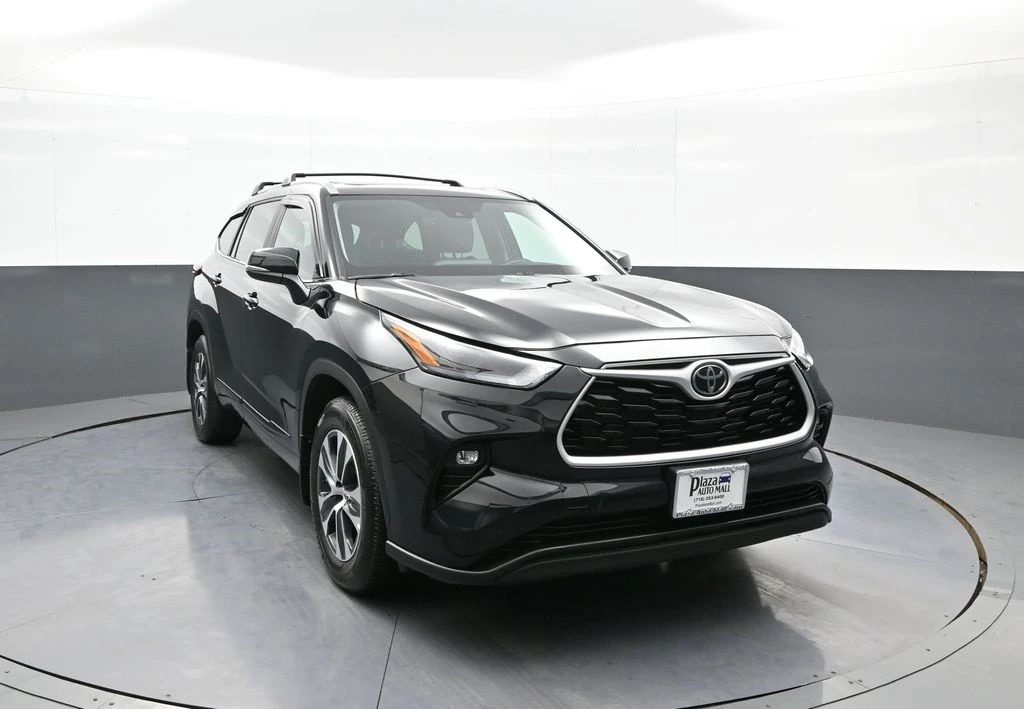 2023 Toyota Highlander - Image 3 of 12