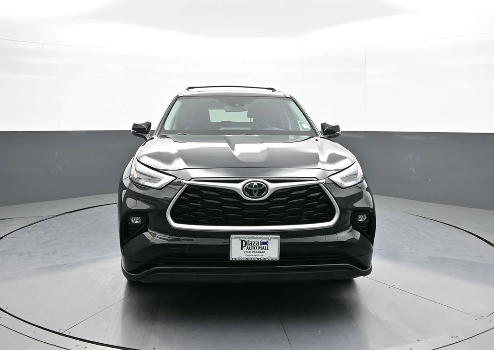 2023 Toyota Highlander - Image 2 of 12