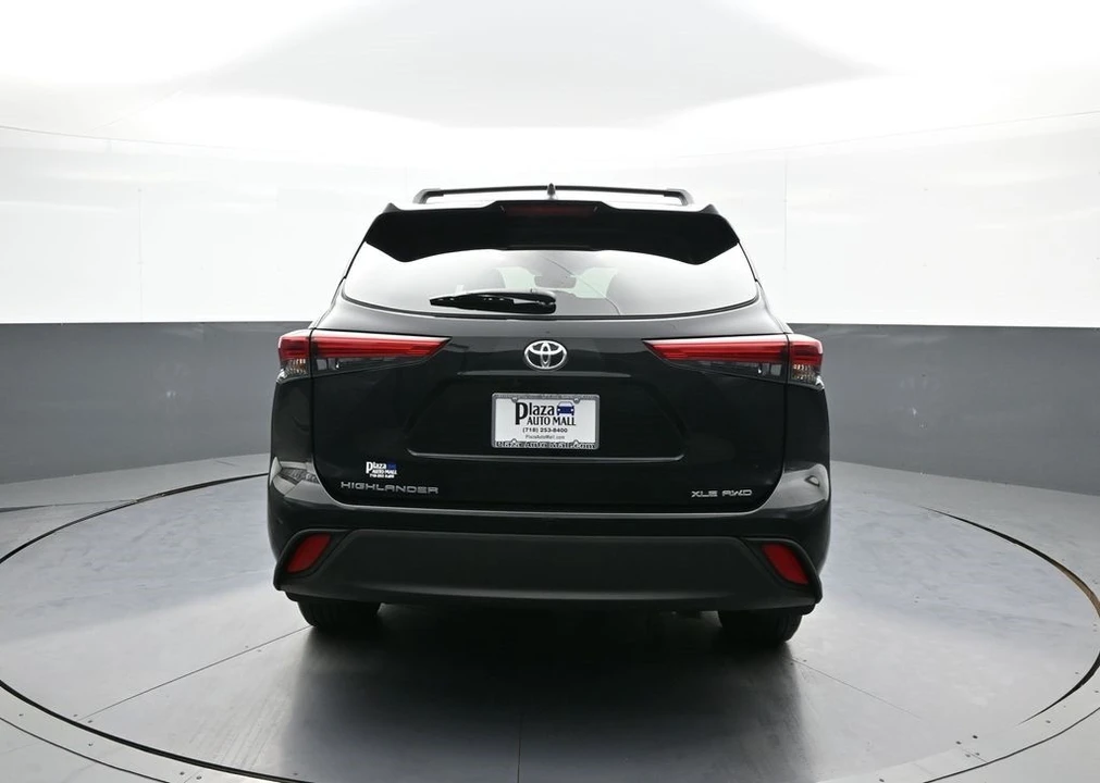2023 Toyota Highlander - Image 7 of 12
