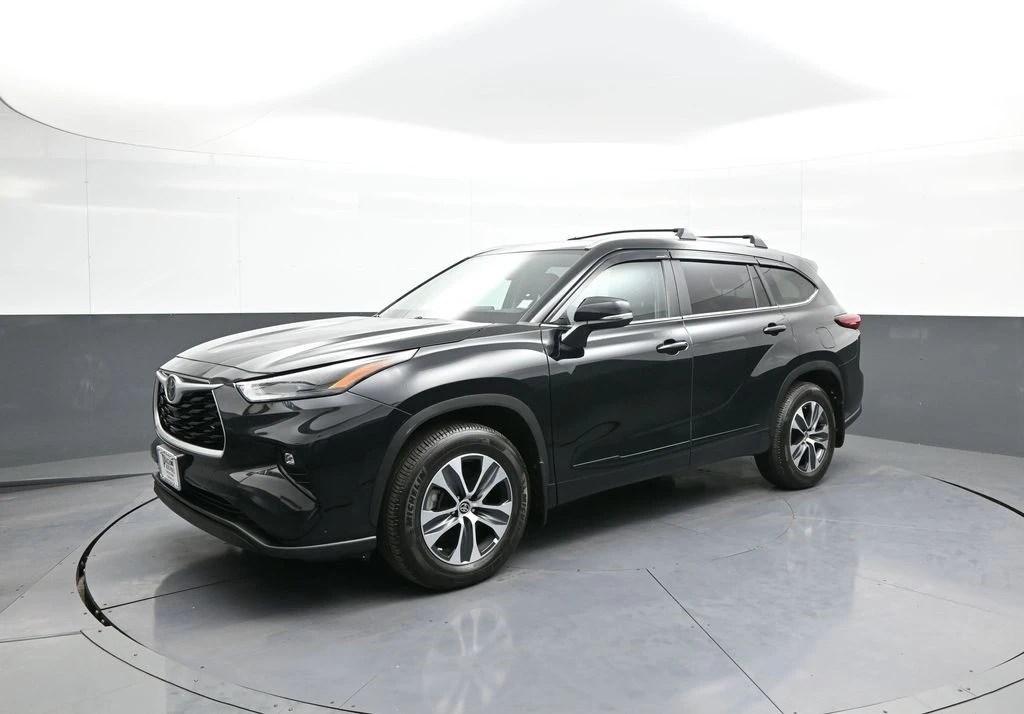 2023 Toyota Highlander - Image 10 of 12