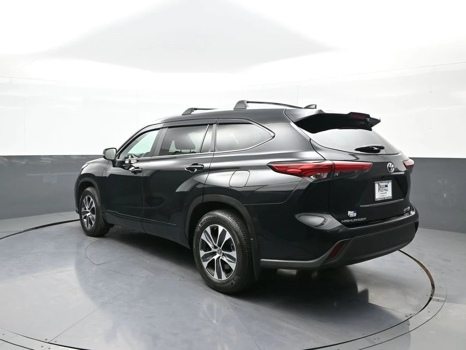 2023 Toyota Highlander - Image 8 of 12