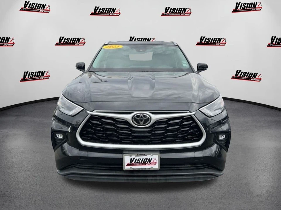 2023 Toyota Highlander - Image 2 of 12