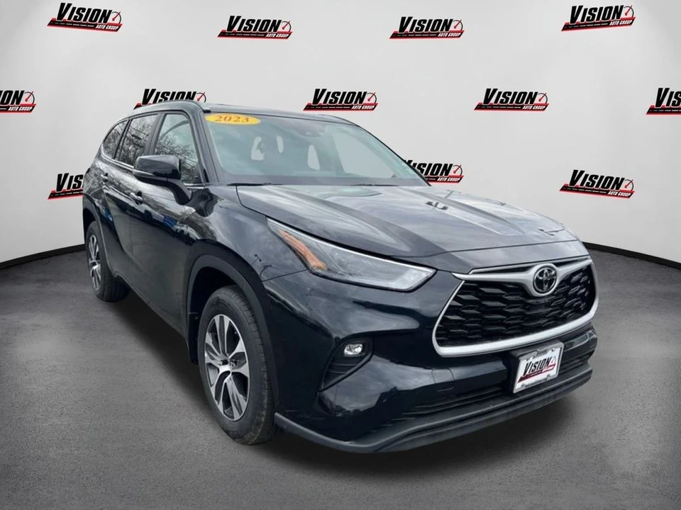 2023 Toyota Highlander - Image 3 of 12