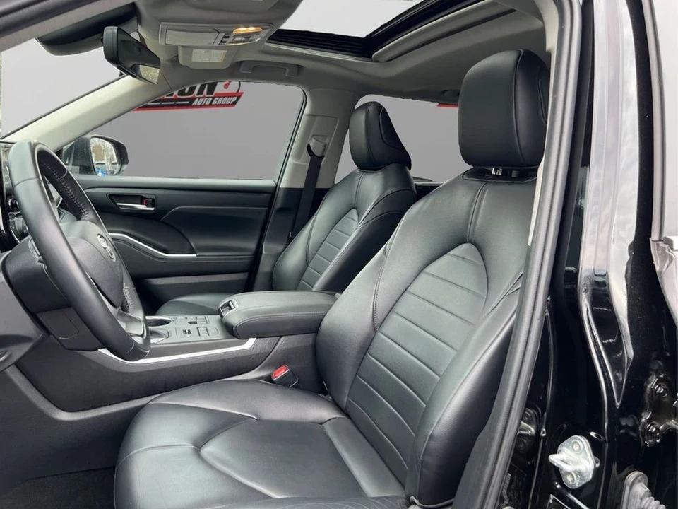 2023 Toyota Highlander - Image 9 of 12