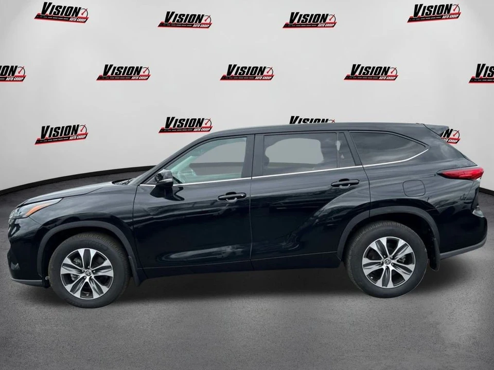 2023 Toyota Highlander - Image 8 of 12
