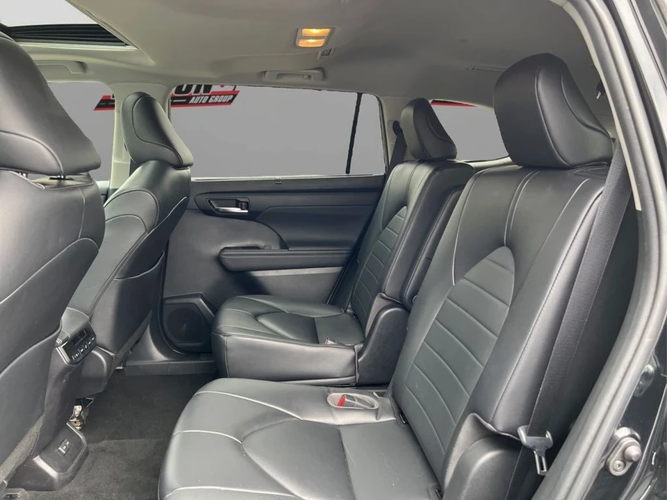 2023 Toyota Highlander - Image 10 of 12