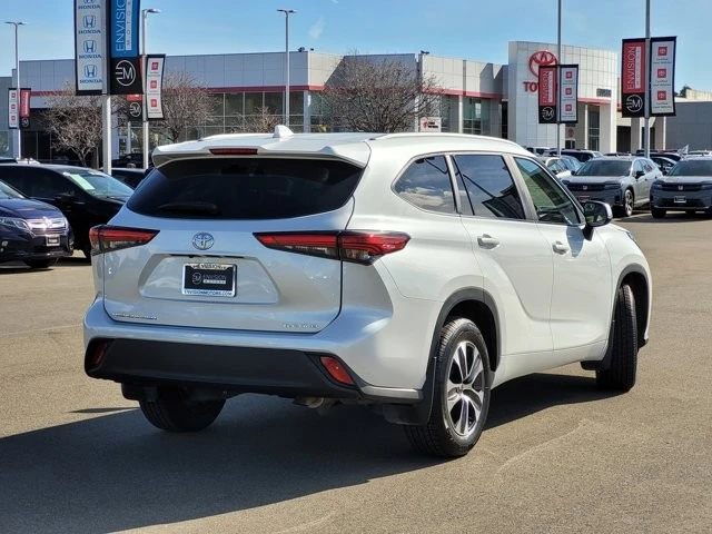 2023 Toyota Highlander - Image 5 of 12