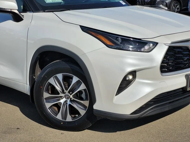 2023 Toyota Highlander - Image 3 of 12