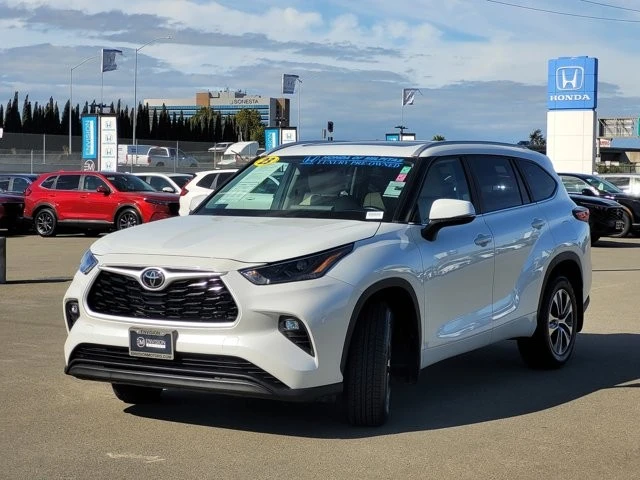 2023 Toyota Highlander - Image 9 of 12