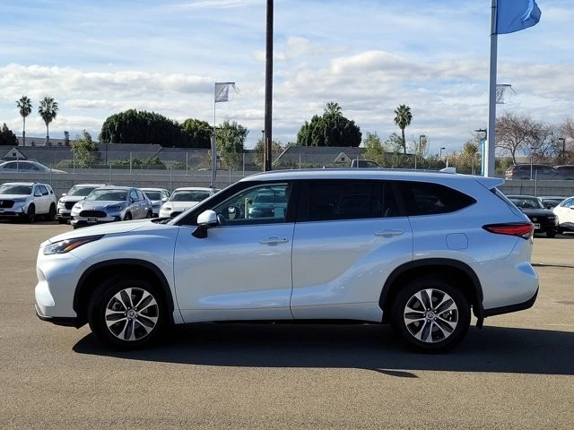 2023 Toyota Highlander - Image 8 of 12