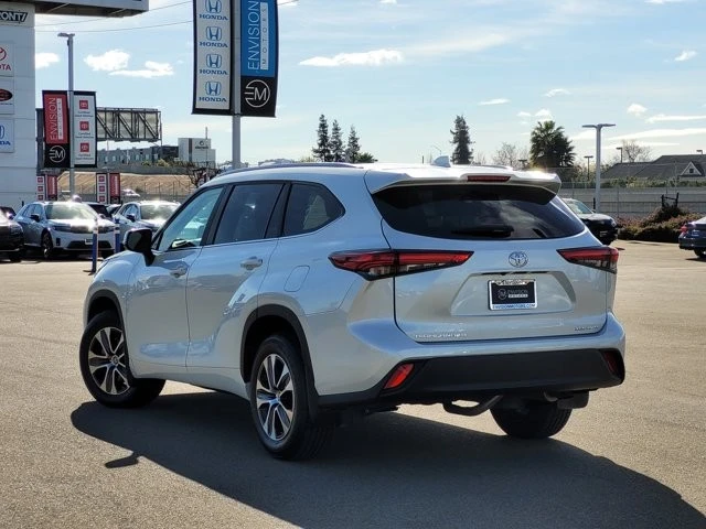 2023 Toyota Highlander - Image 7 of 12