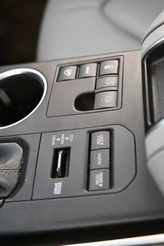 2023 Toyota Highlander - Image 20 of 21
