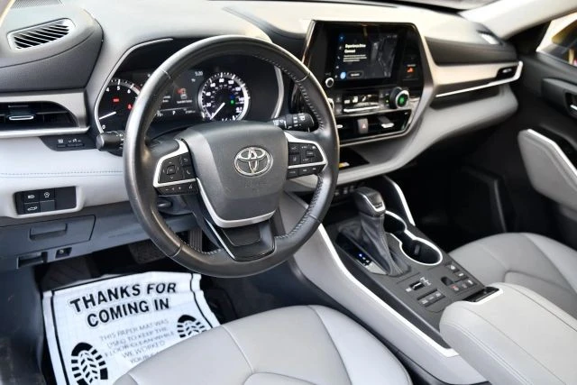2023 Toyota Highlander - Image 13 of 21