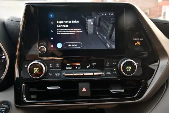 2023 Toyota Highlander - Image 17 of 21