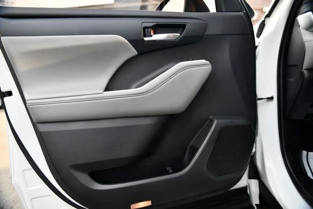 2023 Toyota Highlander - Image 9 of 21