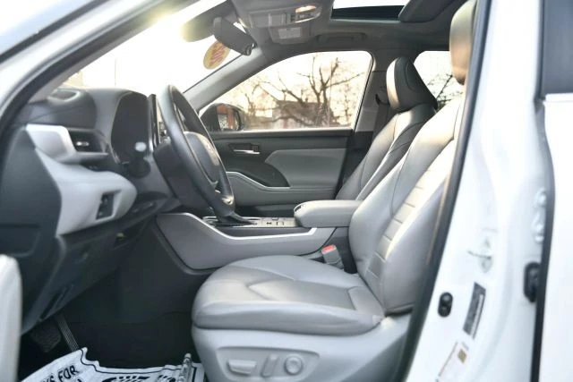 2023 Toyota Highlander - Image 12 of 21