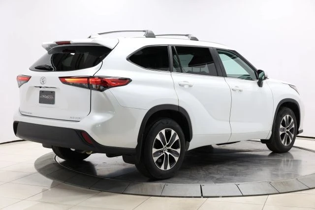 2023 Toyota Highlander - Image 5 of 12