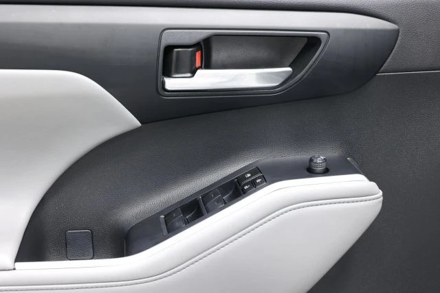 2023 Toyota Highlander - Image 9 of 12