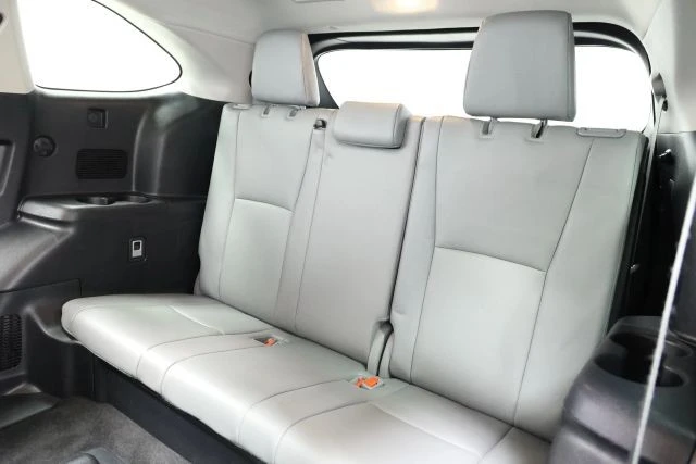 2023 Toyota Highlander - Image 4 of 12
