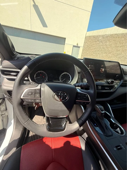 2023 Toyota Highlander - Image 5 of 7