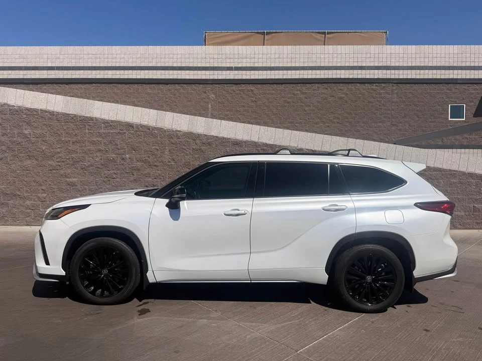 2023 Toyota Highlander - Image 2 of 7