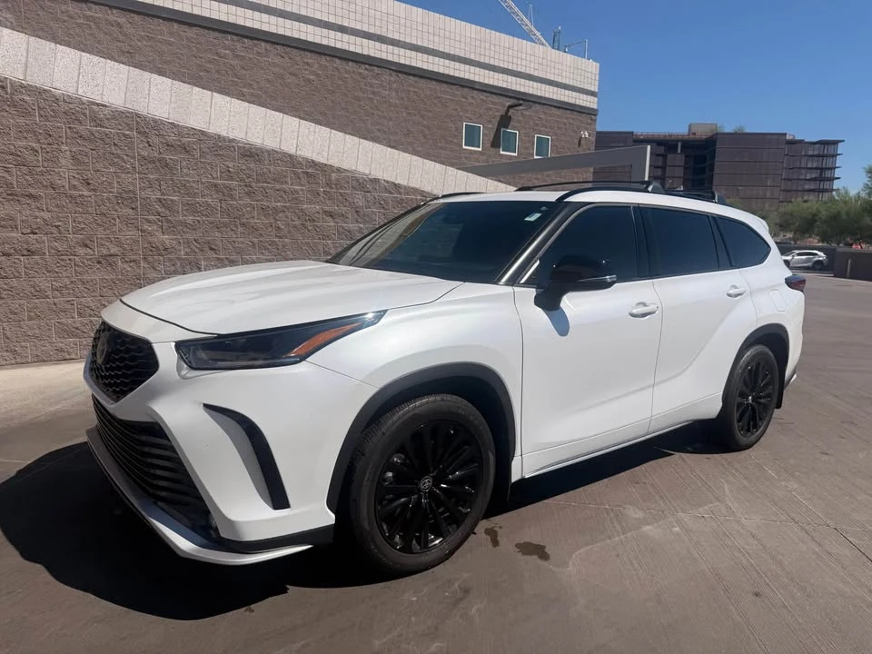 2023 Toyota Highlander - Image 3 of 7