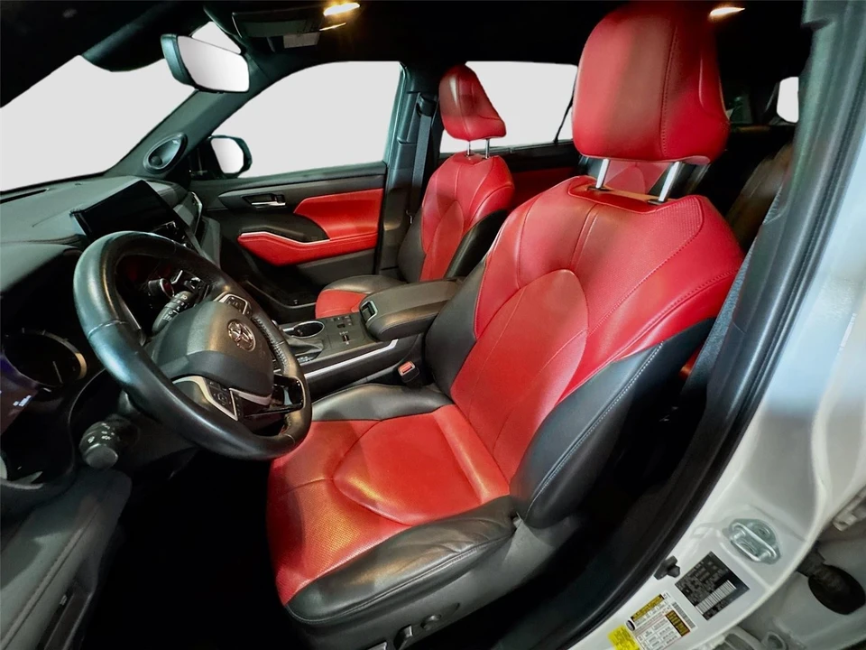 2023 Toyota Highlander - Image 2 of 21