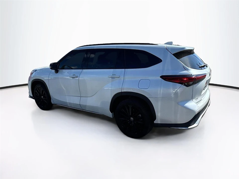 2023 Toyota Highlander - Image 3 of 19