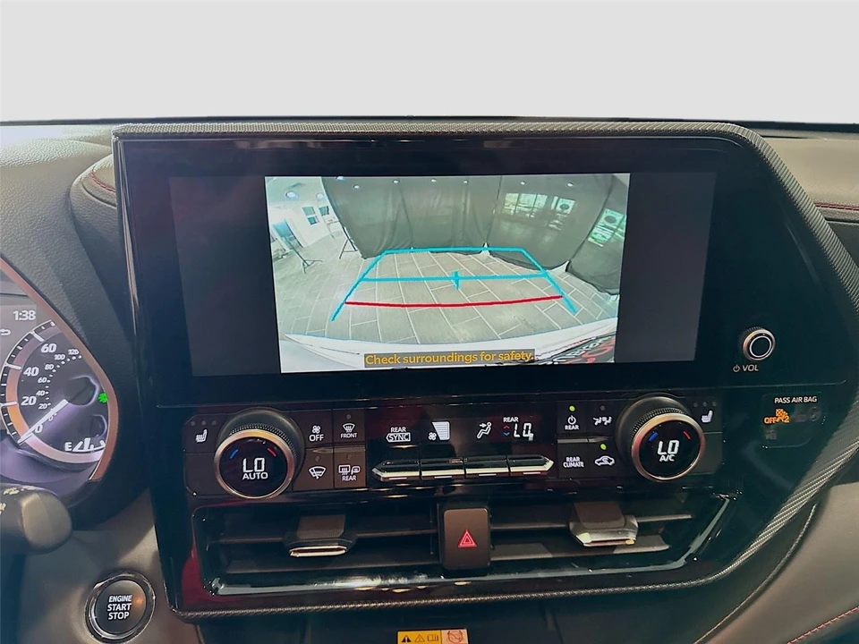 2023 Toyota Highlander - Image 10 of 21
