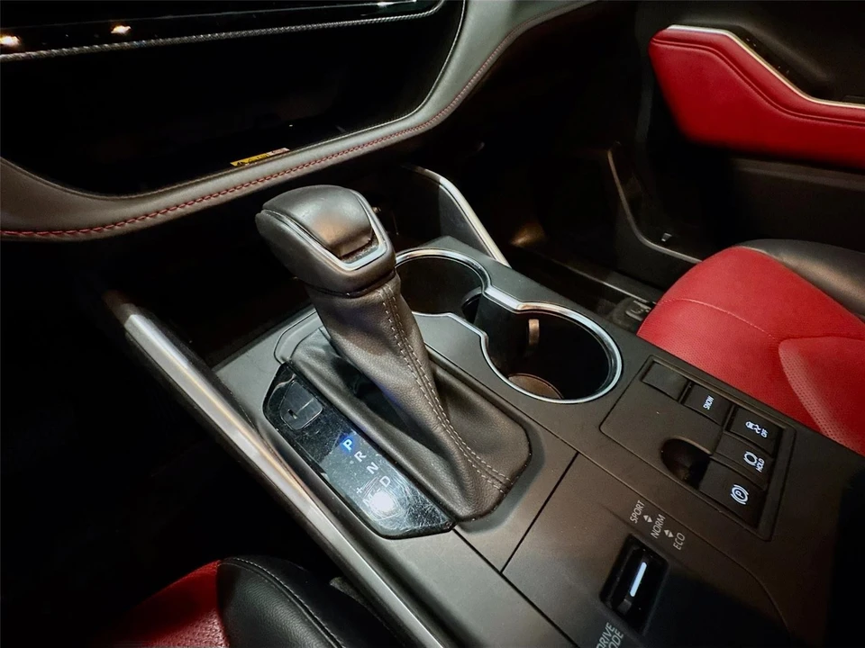2023 Toyota Highlander - Image 15 of 21