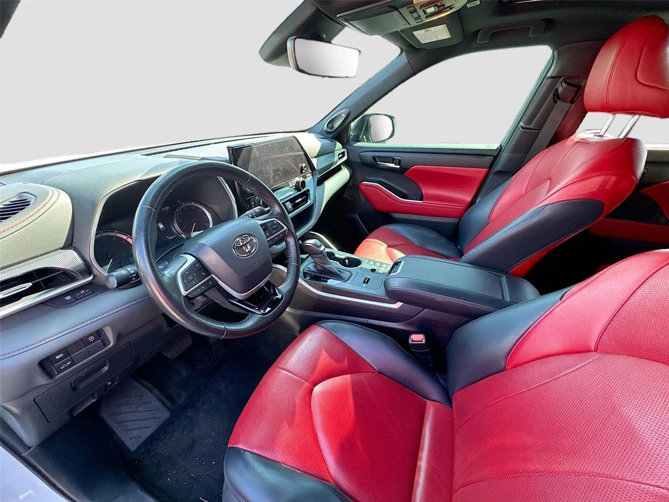 2023 Toyota Highlander - Image 18 of 19
