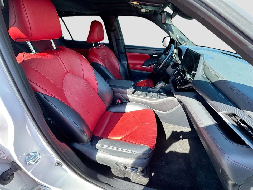2023 Toyota Highlander - Image 10 of 19