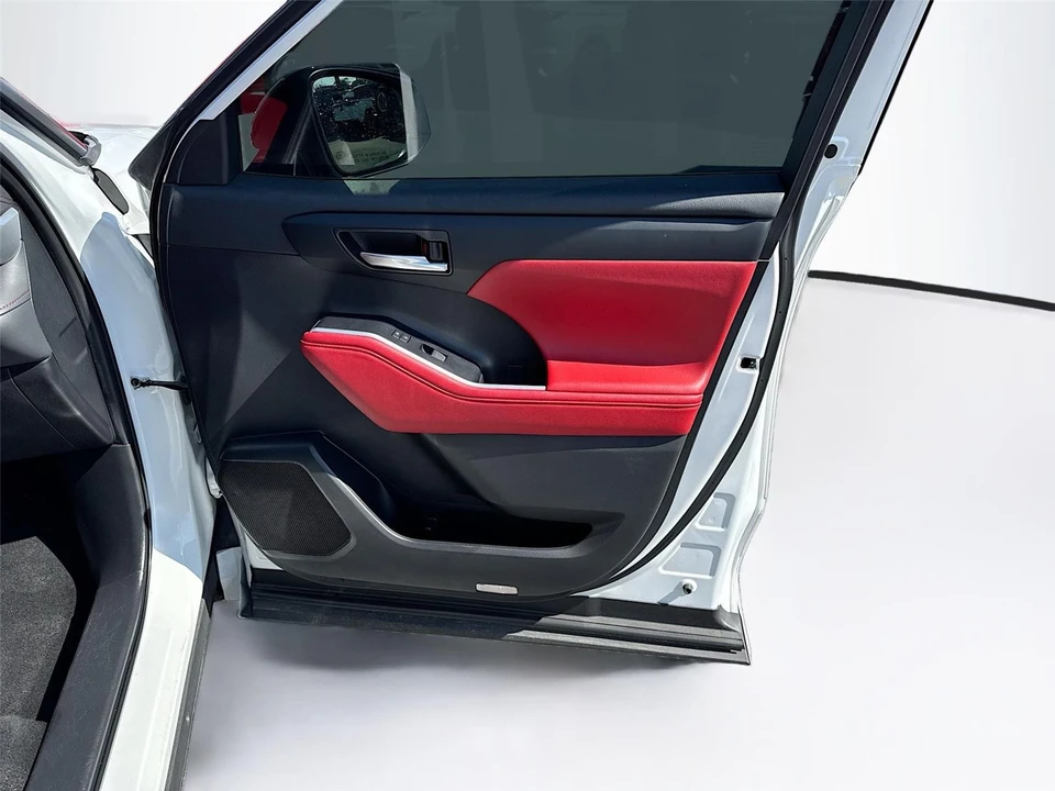 2023 Toyota Highlander - Image 9 of 19