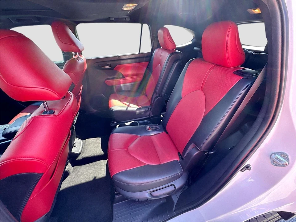 2023 Toyota Highlander - Image 13 of 19