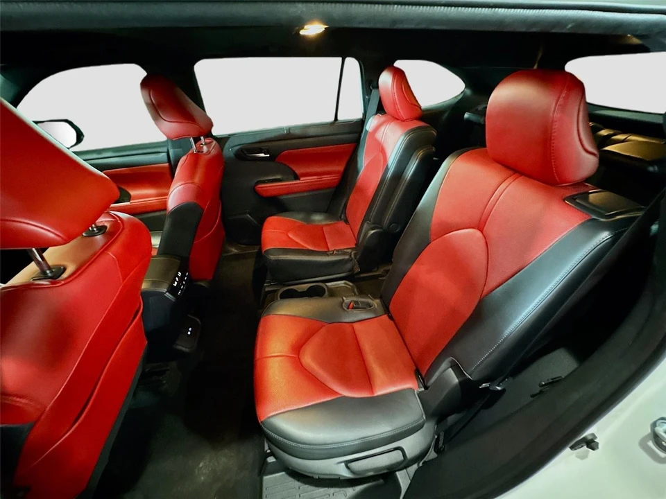 2023 Toyota Highlander - Image 18 of 21
