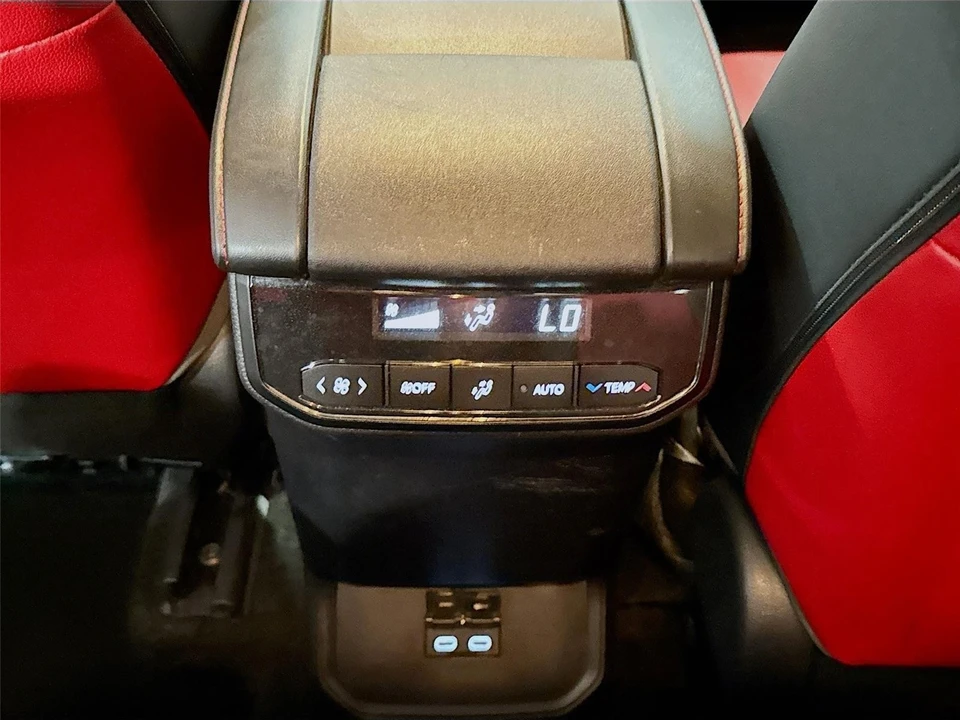 2023 Toyota Highlander - Image 19 of 21